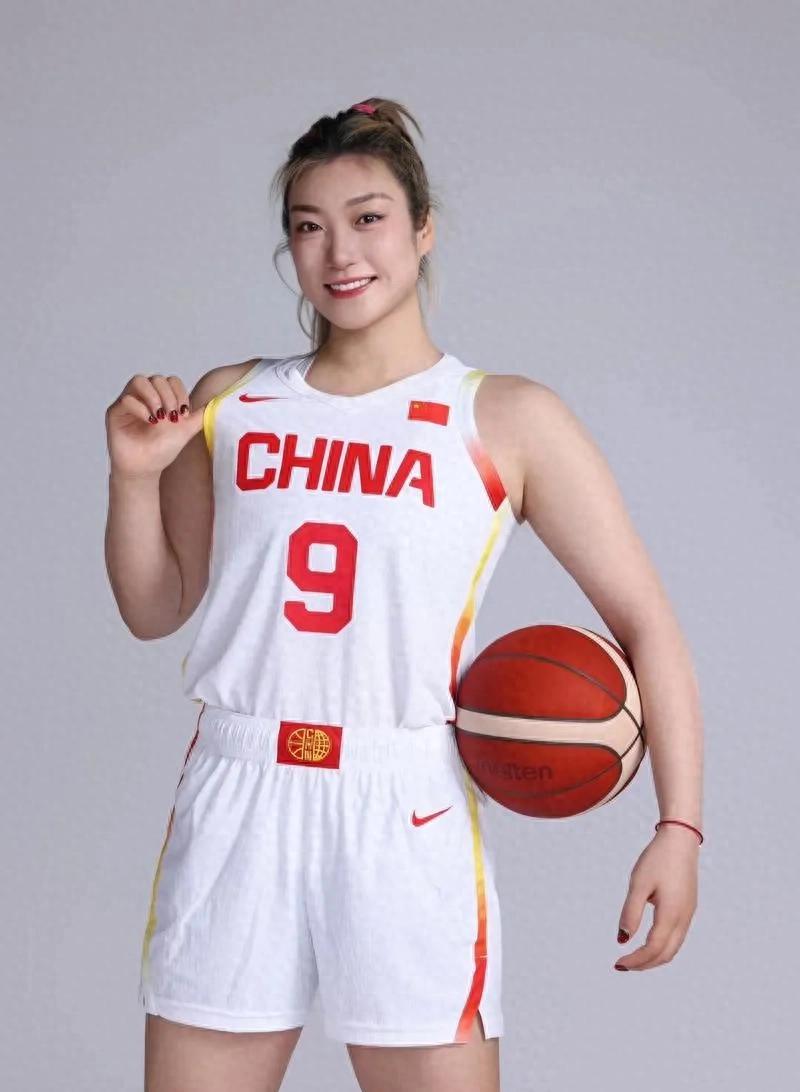 中国女篮年轻新秀崭露头角，未来可期
