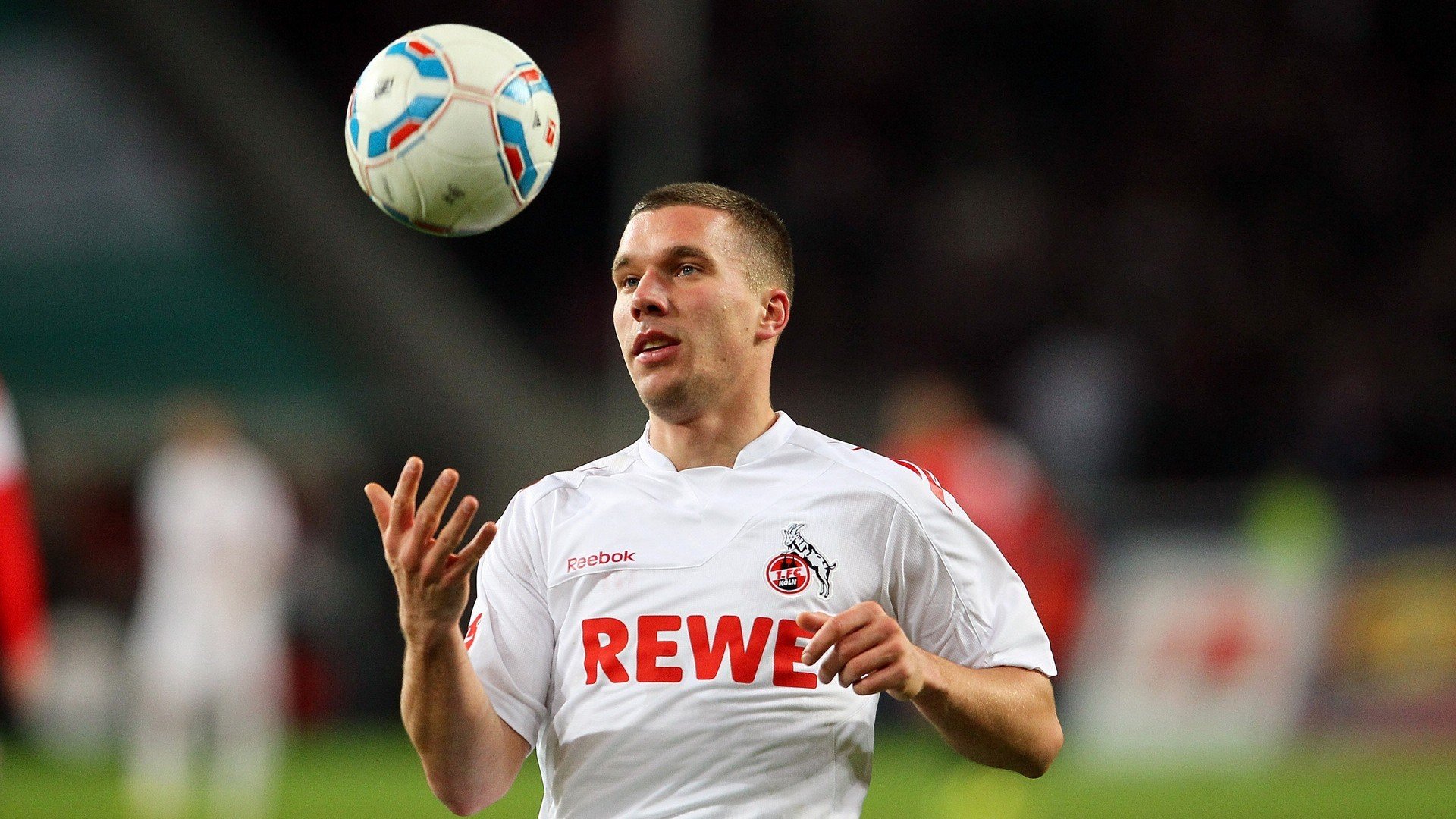 爱游戏体育在线app-“精品助攻：让人叹为观止的精彩传球”，足球精彩传球